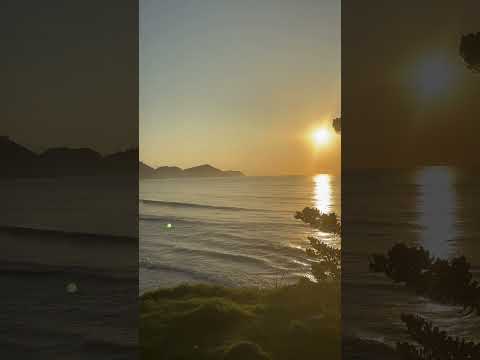 Nascer do sol na Praia Grande em Ubatuba, SP