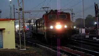 preview picture of video 'Evening Departure Badnera junction 18030 Shalimar LTT Kurla Express.Indian Railways'