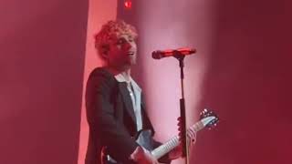 English Love Affair - LIVE DEBUT!! (Boston) The 5SOS Show