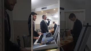 טוביה פרידמן - צדיק כתמר (הזמר טוביה פרידמן) - התמונה מוצגת ישירות מתוך אתר האינטרנט יוטיוב. זכויות היוצרים בתמונה שייכות ליוצרה. קישור קרדיט למקור התוכן נמצא בתוך דף הסרטון