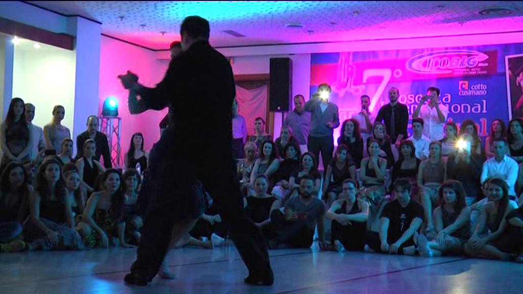 Mariano "Chicho" FRUMBOLI y Juana SEPULVEDA - El Andariego (O.Pugliese)