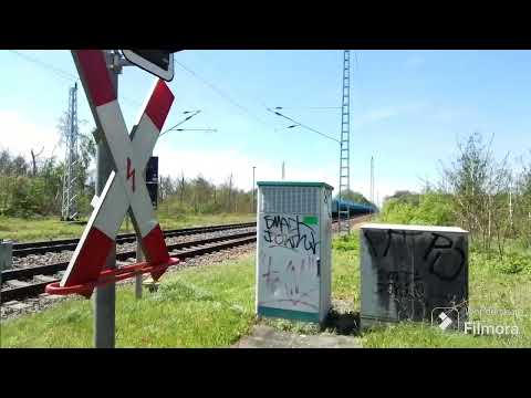 Bahnhof Lauta (Ni) (Teil28)-  der EBÜT Lauta Dorf mit  Güterzug in Sachsen am 01.05.24 um 13.22 Uhr