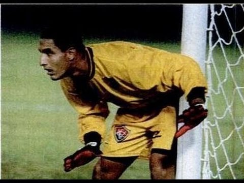 Em 1999,  goleiro Fábio Costa é destaque do Vitória contra o Vasco