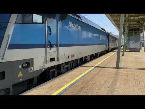 1216 250 mit Intercity 533 nach Lienz in Osttirol in Krieglach am 20.03.2022