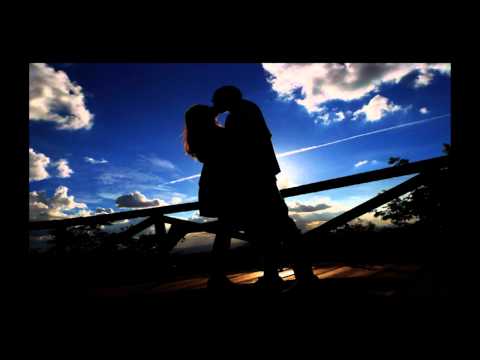 Chris Domingo - Spontaneous Kiss (Derek James Remix)