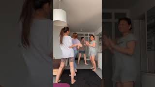 Download lagu Bunda Corla Joget No Commen Sama anak2kanya mp3