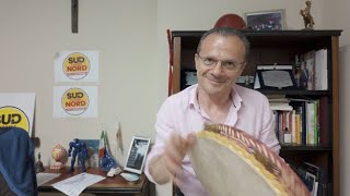 De Luca suona il tamburo e lancia la sfida: «Sono come il Barbiere di Siviglia, tutti mi cercano....