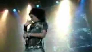 Bill Kaulitz-Very funny on the stage!!!! xD