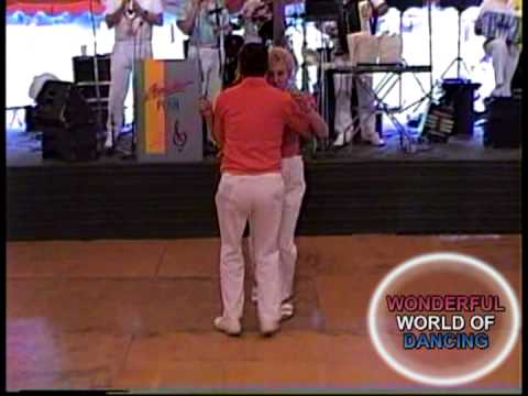 LENNY GOMULKA & CHICAGO PUSH AT FRANKENMUTH "POLISH POLKA MEDLEY"