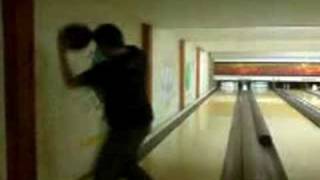 preview picture of video 'Bowling Tricks- Backwards Bowl 180 Strike- James Luisis'