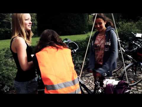 Adel auf dem Radel - Die Jugendradtour macht Station auf Schloss Rheda