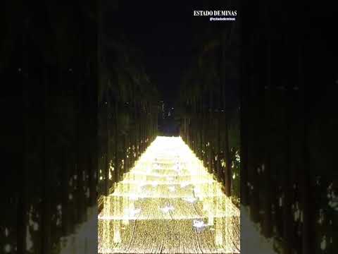 Luzes de Natal na Praça da Liberdade: drone mostra iluminação completa