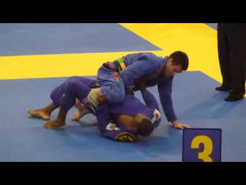 Jake Mackenzie vs Alan Nascimento - IBJJF European Open 2013 - Black Adult - Middle