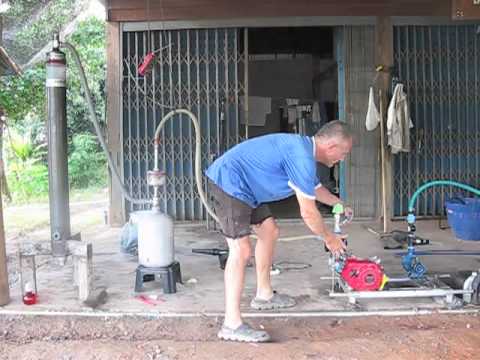 Green Waste Charcoal Gasifier starting a 7Hp Honda engine with waterpump