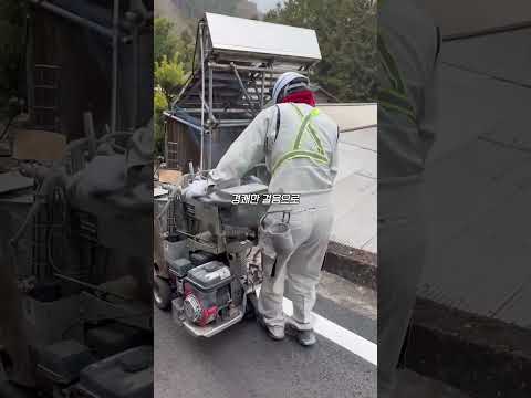 차선 도색에도 진심인 일본의 기술