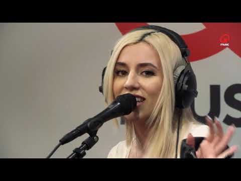Ava Max - Sweet But Psycho live @ Qmusic