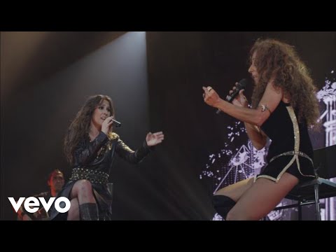 Malú - Desaparecer (Directo Gira Si) con Rosario