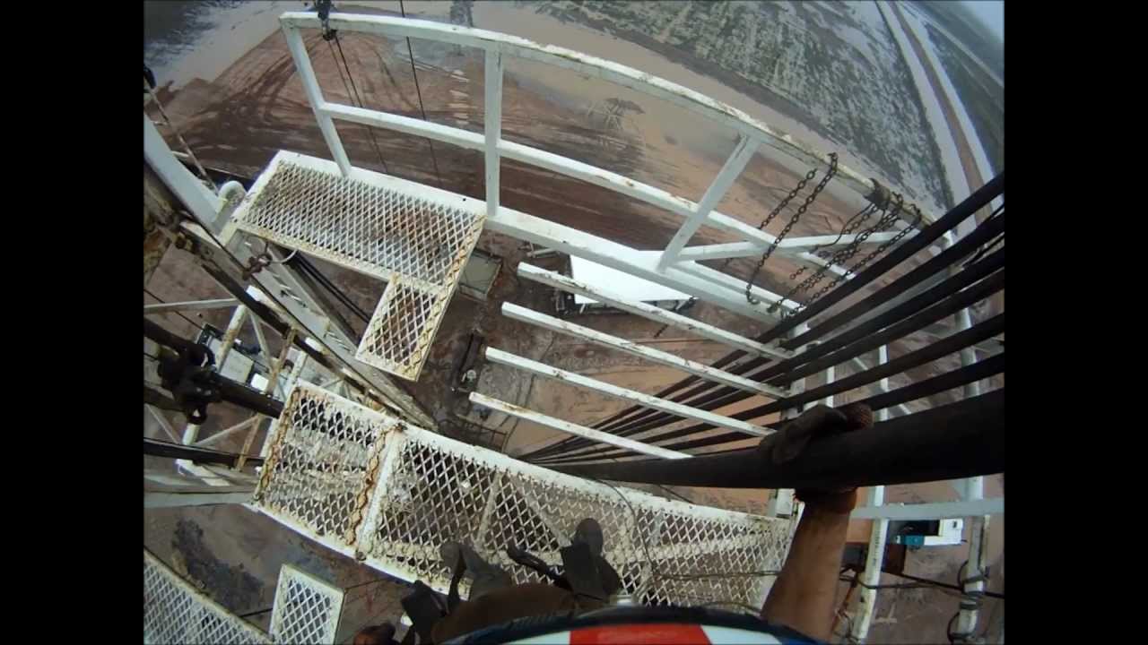 Tripping pipe in the hole   from a derrickmans P O V