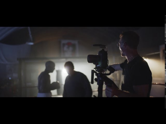 SanDisk 4TB Extreme PRO Portable SSD V2، USB 3.2 Gen 2x2 Type-C، سرعات قراءة وكتابة تصل إلى 2000 ميجابايت/ثانية، تشفير الأجهزة 256 بت AES، حلقة تسلق، IP65، أسود | SDSSDE81-4T00-G25