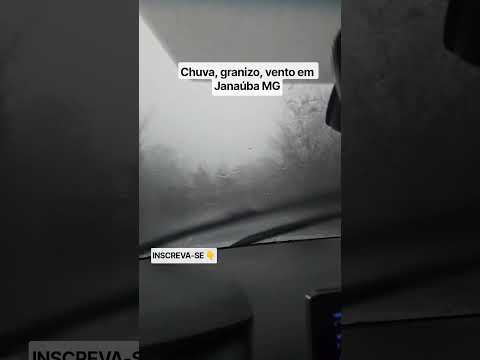Chuva muito forte entre Janaúba e Capitão Enéas, com registro de queda de árvores e granizo.