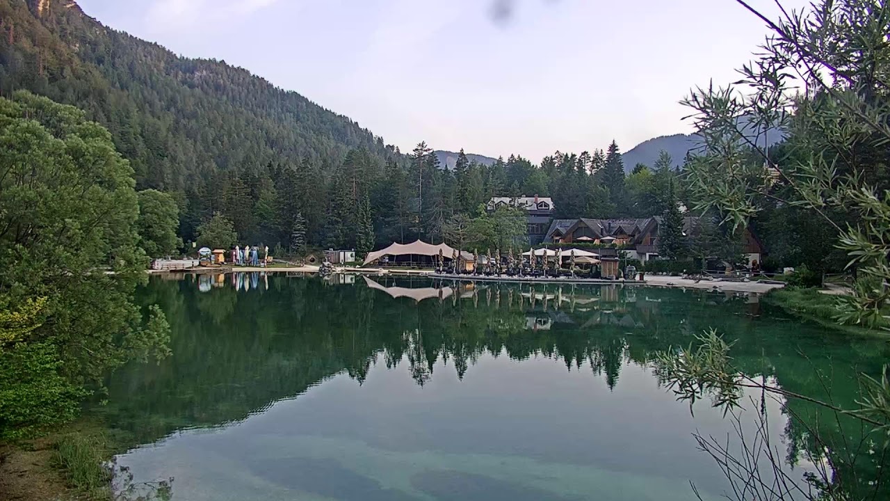 Live webcam view of Lake Jasna Beach & Alpine Panorama