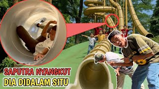 Download lagu SAPUTRA GETTING STUCK IN A SLIDE AND CAN'T GET BACK UP 😱EVERYONE PANIC! | Mikael TubeHD mp3 Download lagu SAPUTRA GETTING STUCK IN A SLIDE AND CAN'T GET BACK UP 😱EVERYONE PANIC! | Mikael TubeHD mp3