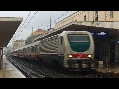 E402b.127 XMPR sul FB 8818 in transito a Senigallia.