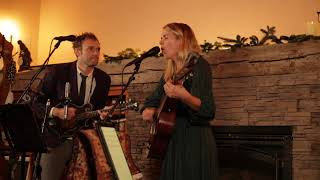Chris Thile &amp; Aoife O&#39;Donovan - Fairytale of New York (The Pogues)