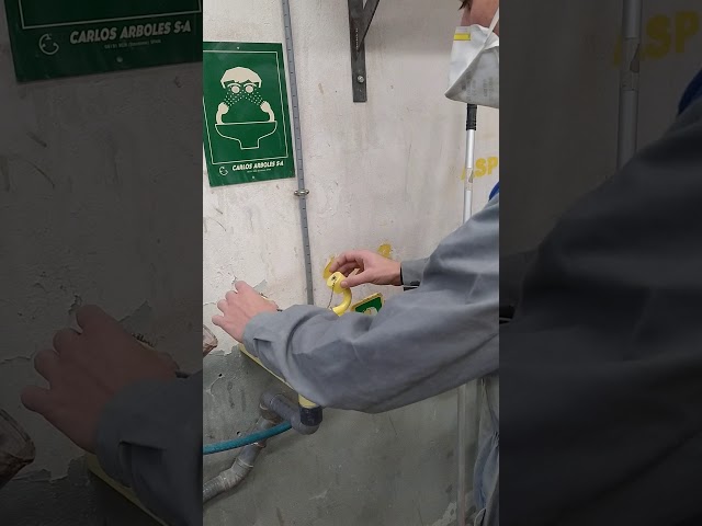 Vídeo relacionado con iplusmile Unidad lavaojos de emergencia de acero inoxidable 304 para grifo con activación rápida flujo continuo ideal para industrias, laboratorios y oficinas