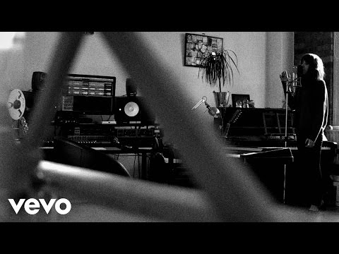 Laura Welsh - Here For You (Acoustic)