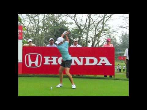 Watch How Stacy Lewis Stays Connected In Her Golf Swing