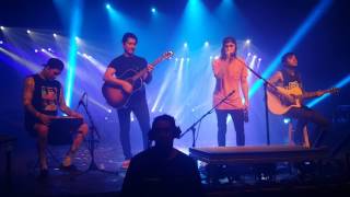 Pierce The Veil ( Kissing In Cars Live )