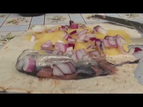 We try Surstromming - Surströmming in Germany