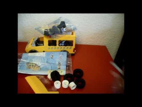 Unboxing Schulbus, Verbrecher und Polizist