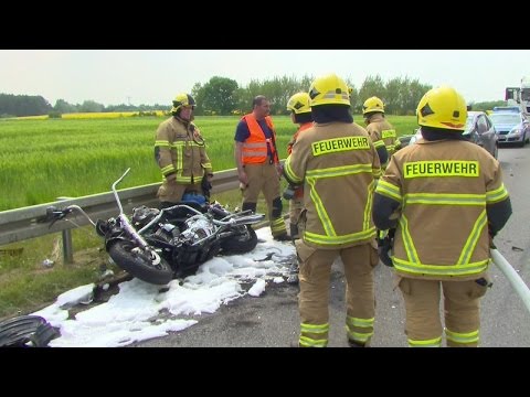 Horrorunfall Anklam: Auto rammt Harleys - Ein Toter, zwei Schwerverletzte