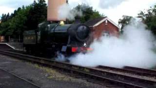 preview picture of video 'Collett 3803 GWR shunts at Toddington on the Gloucester-Warwickshire railway'