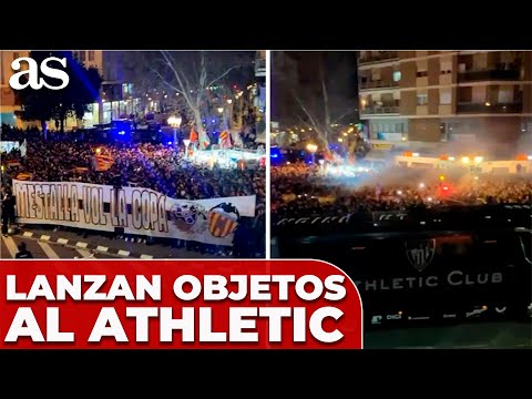 AFICIONADOS del VALENCIA arrojan PROYECTILES al autobús del ATHLETIC a su llegada a MESTALLA
