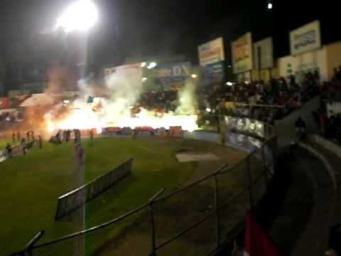 "Club Xelajú MC, Fútbol y Fuegos Pirotécnicos" Barra: Sexto Estado &bull; Club: Xelajú