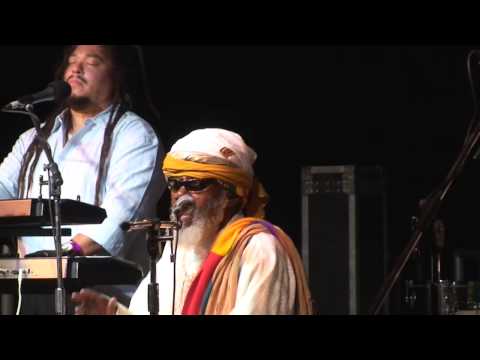 Ras Michael and the Sons of Negus SNWMF 2009 'Holy father/fly away/rasta chant'