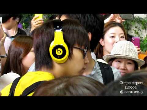 110902 Super Junior go to Japan @ Gimpo airport