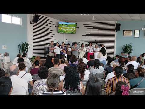 Árbol de Durazno  participando en las Alabanzas a Dios 