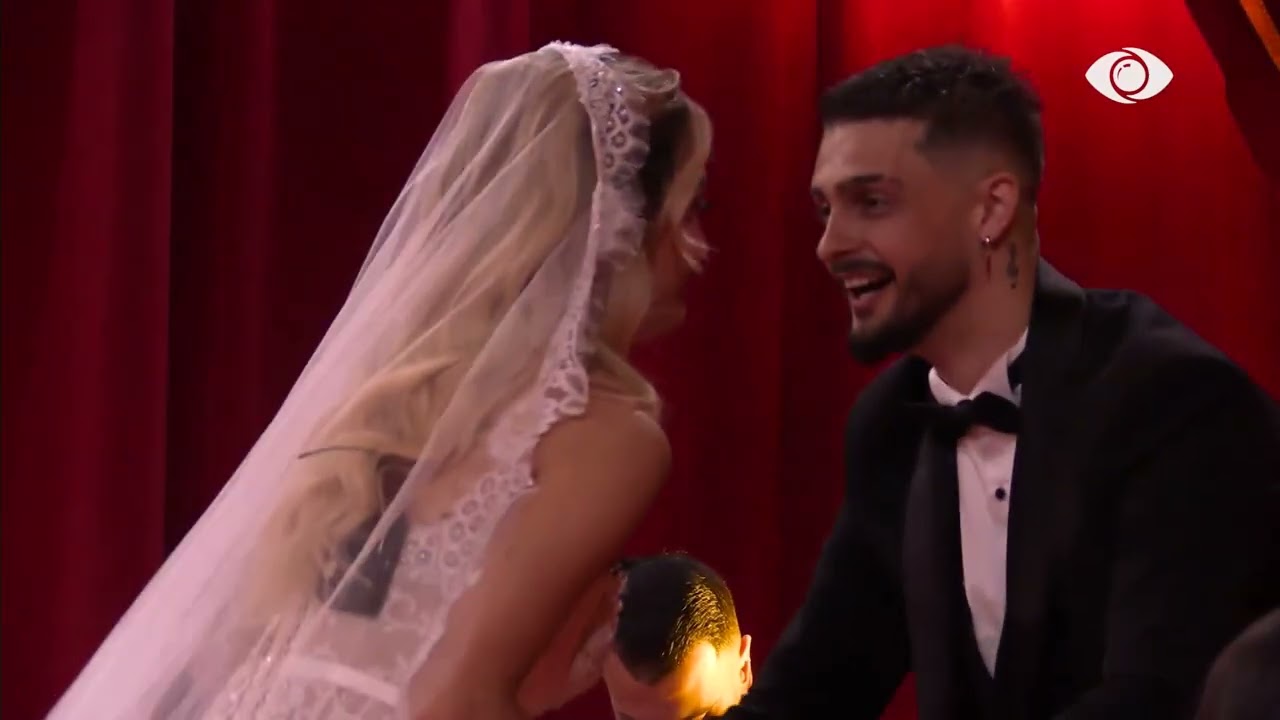 Selin dhe Gimbo djegin shaminë e beqarit