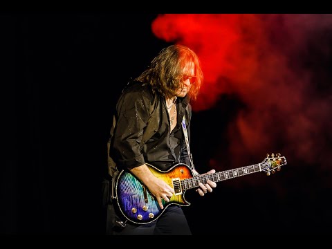 Roman Miroshnichenko plays solo on his D1 RM Signature guitar