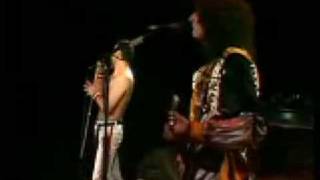 Videoklip: Queen - Bohemian Rhapsody, Tie Your Mother Down (Live At The Bowl 1982) s textom piesne Videoklip Queen - Bohemian Rhapsody, Tie Your Mother Down (Live At The Bowl 1982) s textom piesne