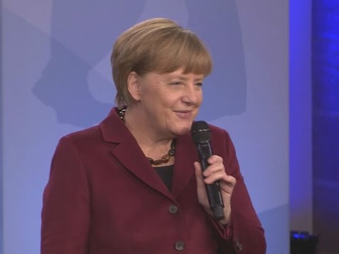 Merkel praised for refugee policy at the Citizens' Dialogue, she jokes: "Then we already make three"