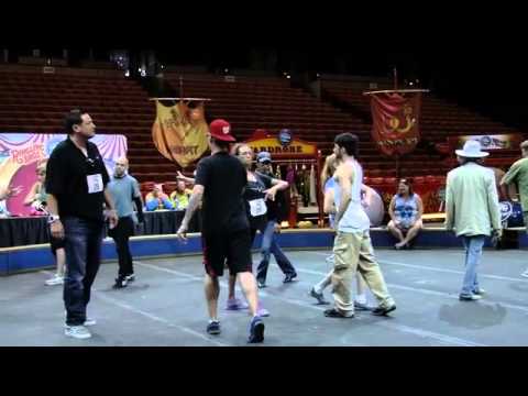 小丑试镜以在马戏团找到工作