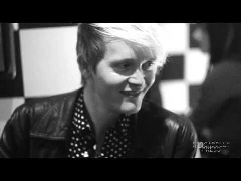 CURXES - 5 Minutes With...- PICCADILLY PRESS