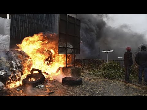 Wütende Landwirte prallen in Brüssel mit der Polizei zusammen