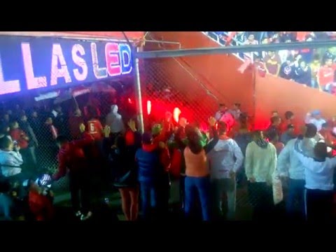 "Bombos LED  de la hinchada de Independiente" Barra: La Barra del Rojo • Club: Independiente