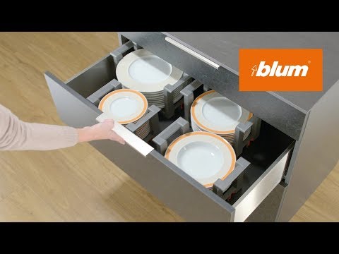 Blum Tellerhalter: bis zu 12 Teller rutschsicher im Frontauszug verstauen | Blum